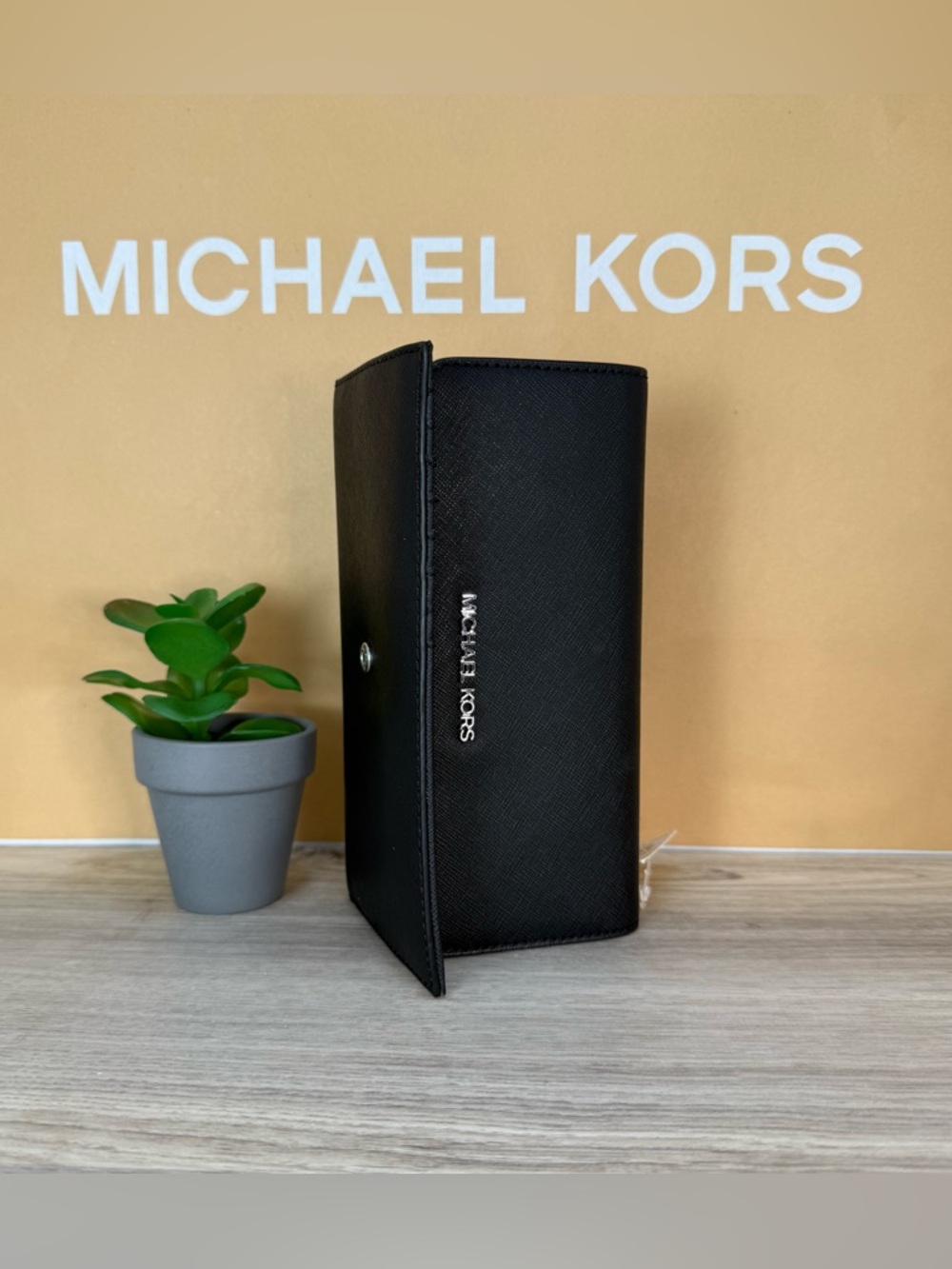 Michael Kors Wallet - Picture 6 of 8